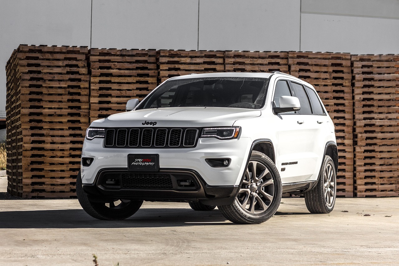 Na co zwrócić uwagę przed zakupem używanego Jeepa Grand Cherokee: stan napędu 4×4, zawieszenia i historię serwisową