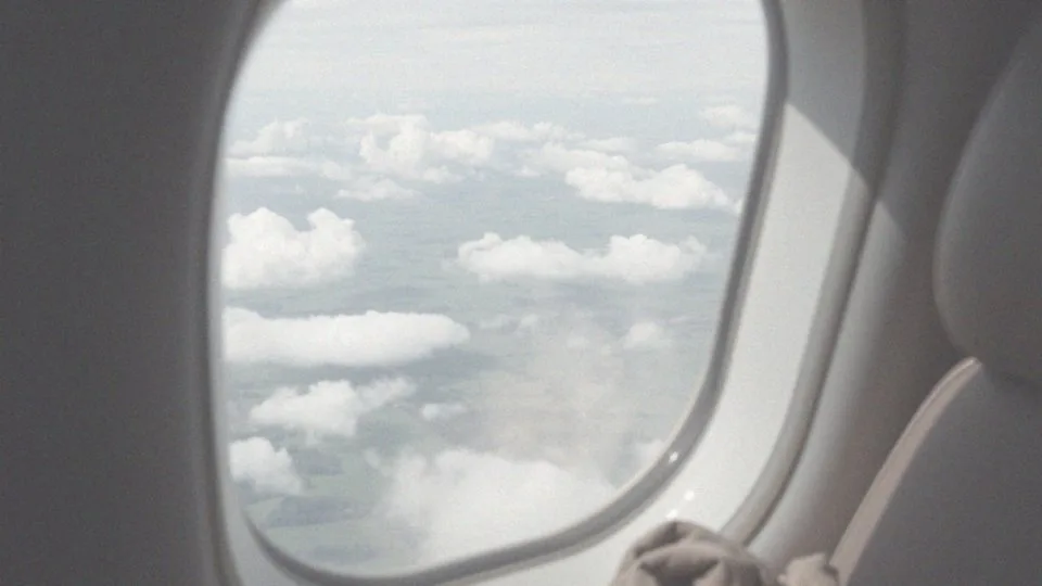 Czy w ciąży można latać samolotem? Zasady i zalecenia dla ciężarnych